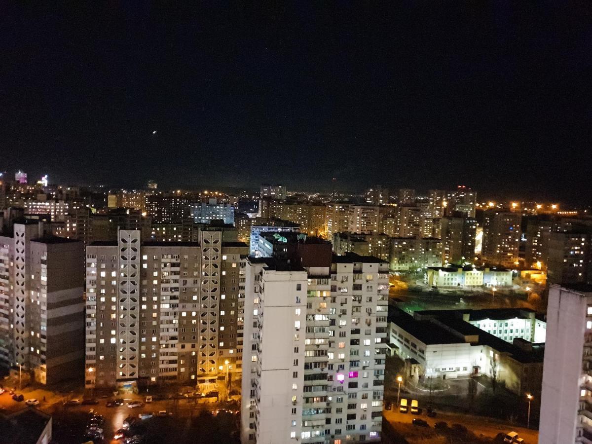 קייב Шикарные Апартаменты 3 Минуты Пешком От М Позняки מראה חיצוני תמונה