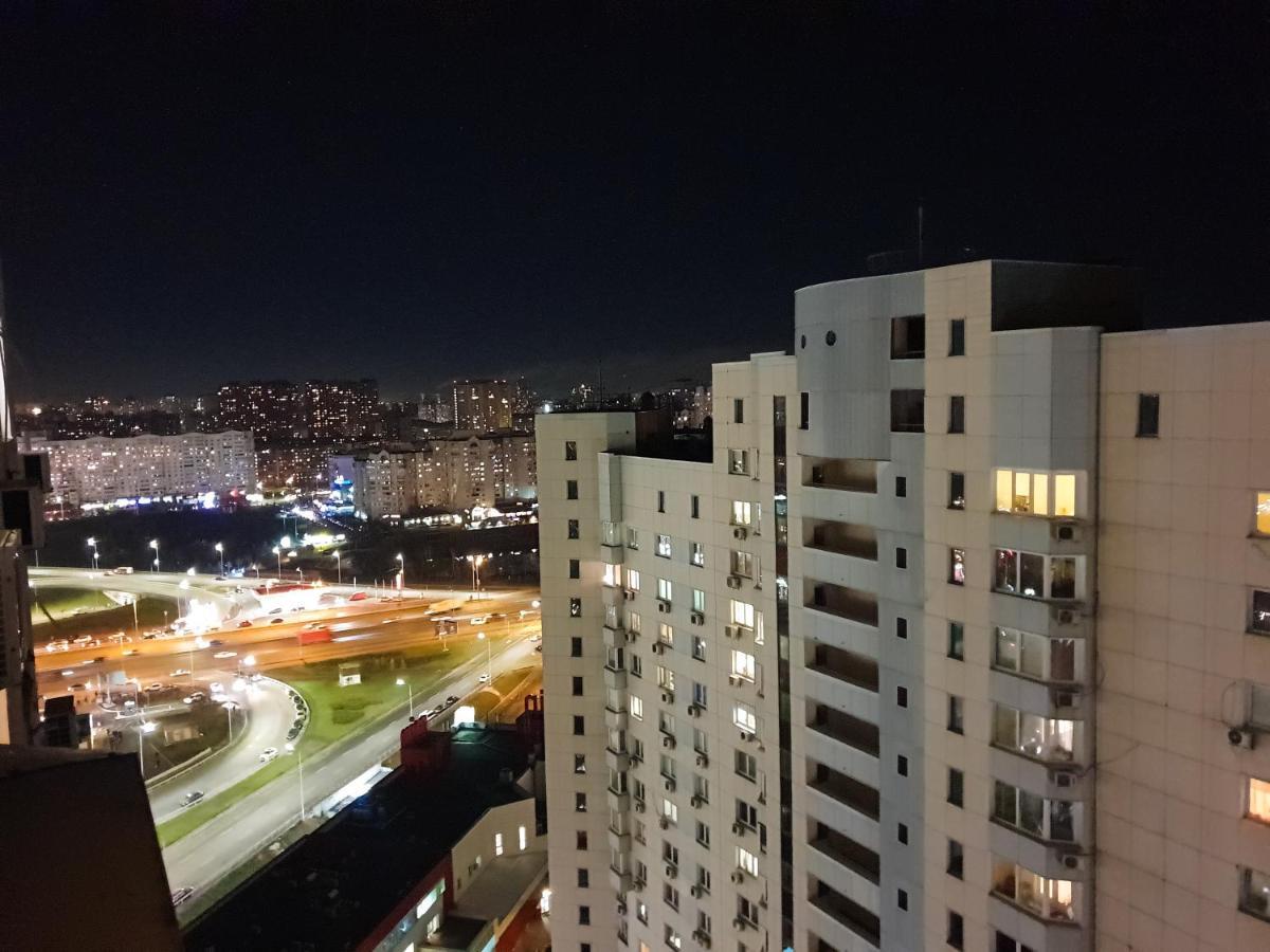 קייב Шикарные Апартаменты 3 Минуты Пешком От М Позняки מראה חיצוני תמונה